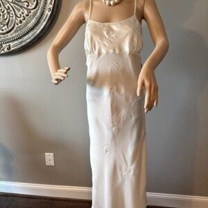 NWT VALERIE STEVENS CREAM LINGERIE. SZ M